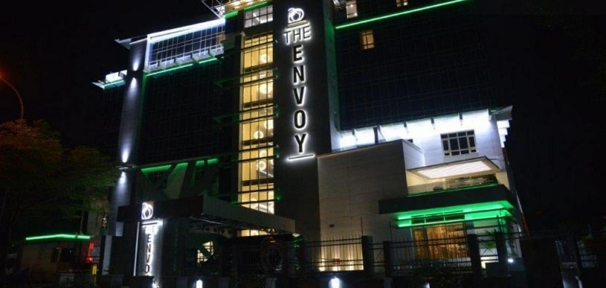 Room In Lodge - The Envoy Hotel And Suites 아부자 외부 사진